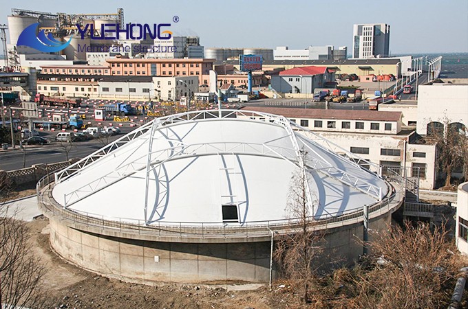 Structure membrane pour bassin d'eaux usées
