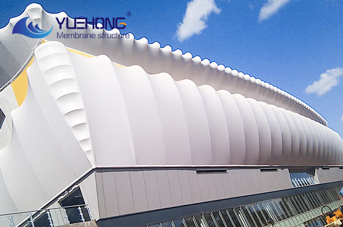Fa?ade en membrane architecturale